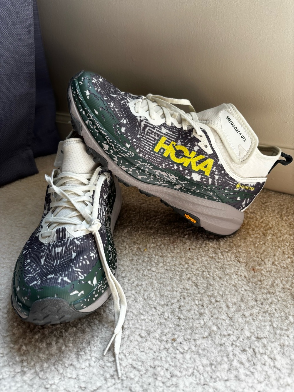 HOKA Speedgoat 6 Mid GTX Men's Size 9.5 D Waterproof Trail Running Hiking Shoes